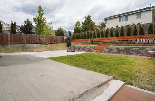 Auburn Casa | Spacious 4-bedroom house in enchanting Lake Tapps with WiFi