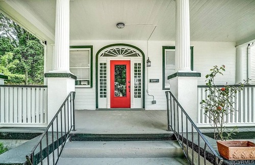 Petersburg Casa | Spacious 4-bedroom house in charming Petersburg