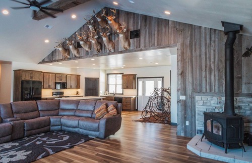 Two Rivers Casa | Spacious 4-bedroom house with WiFi, in Two Rivers WI, 30 miles from the draft