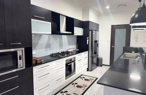 Kitchener Casa | Spacious 4-bedroom home in half acre. Premiumfamily friendly estate in Kitchener