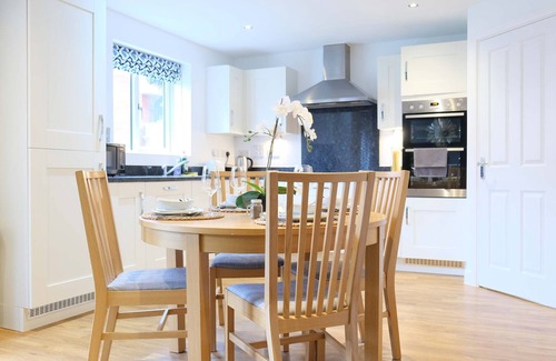 Bedford Casa | Spacious 4 Bedroom Home with Garden in Bedford