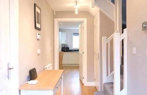 Bedford Casa | Spacious 4 Bedroom Home with Garden in Bedford