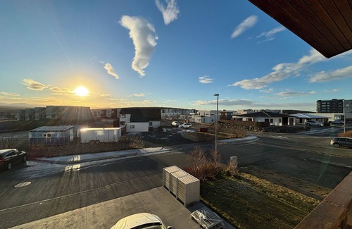 Kopavogur Casa | Spacious 4-bedroom house in Kopavogur with WiFi.