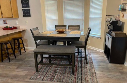 Kingsland Casa | Spacious 4 bedroom home - Big Yard!
