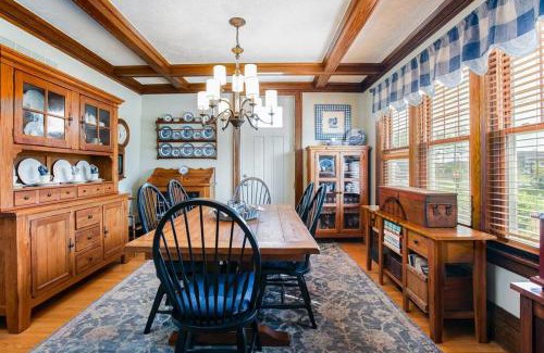 Northeast South Bend Apartamento | Spacious 4-Bedroom Home 1 Mile to Notre Dame Stadium