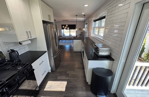 Manoa Casa | Spacious 4-bedroom house dual primary suites, updated, pets and kids friendly!