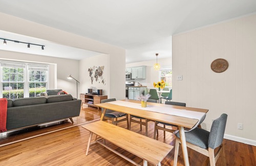 Carrboro Casa | Spacious 4-bedroom house with Fenced-In backyard near UNC and Chapel Hill