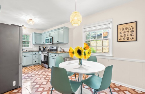 Carrboro Casa | Spacious 4-bedroom house with Fenced-In backyard near UNC and Chapel Hill