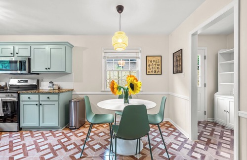 Carrboro Casa | Spacious 4-bedroom house with Fenced-In backyard near UNC and Chapel Hill