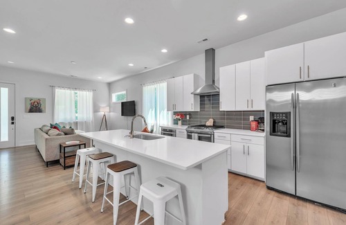 Sugar Creek Casa | Spacious 4-bedroom house with WiFi, AC in charming Charlotte