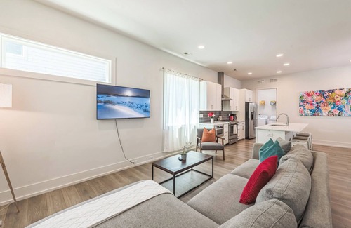 Sugar Creek Casa | Spacious 4-bedroom house with WiFi, AC in charming Charlotte