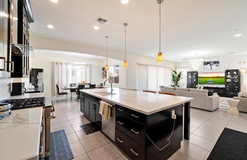 Goodyear Casa | Spacious 4-bedroom house with AC, WiFi in welcoming Goodyear