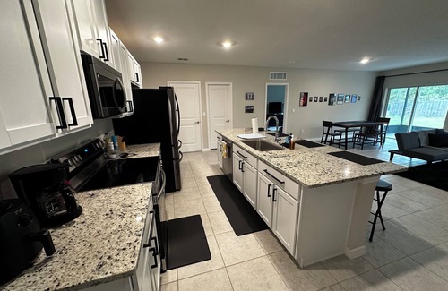Port Malabar Casa | Spacious 4-bedroom house with AC, WiFi in wonderful Palm Bay