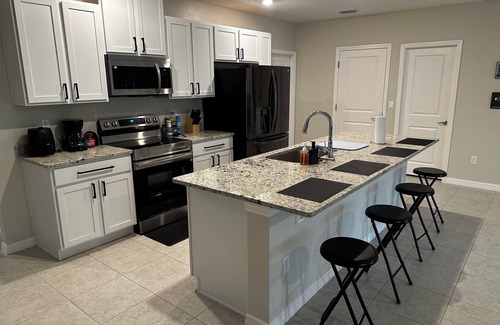 Port Malabar Casa | Spacious 4-bedroom house with AC, WiFi in wonderful Palm Bay