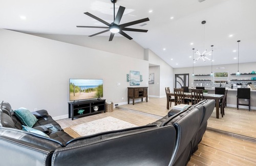 South Gate Ridge Casa | Spacious 4-bedroom house with POOL and WiFi in fabulous Sarasota