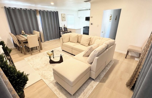 Whittier Casa | Spacious 4-bedroom house and 2-bathrooms in charming Whittier with WiFi, AC