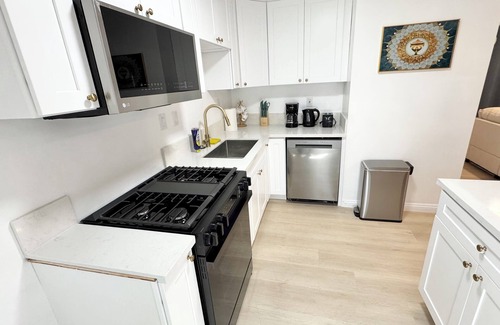 Whittier Casa | Spacious 4-bedroom house and 2-bathrooms in charming Whittier with WiFi, AC