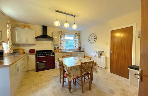 Sheffield Casa | Spacious 4 Bedroom House with Garden