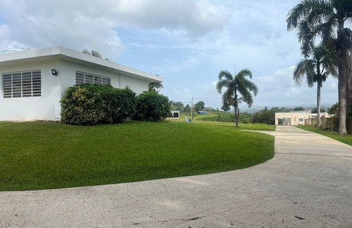 Morovis Casa | Spacious 4-bedroom house in tranquil Morovis with WiFi, Cable TV, AC rooms.