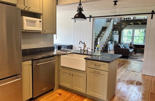 Round Pond Casa | Spacious 4-bedroom house in lovely Bristol with WiFi, walk to harbor
