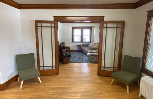 De Pere Casa | Spacious 4-bedroom house ready for NFL draft. Only 6 miles from the Stadium
