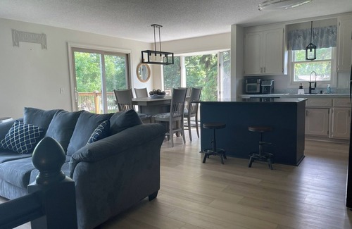 Waverly Casa | Spacious 4-bedroom house in charming Waverly on Lake Waverly