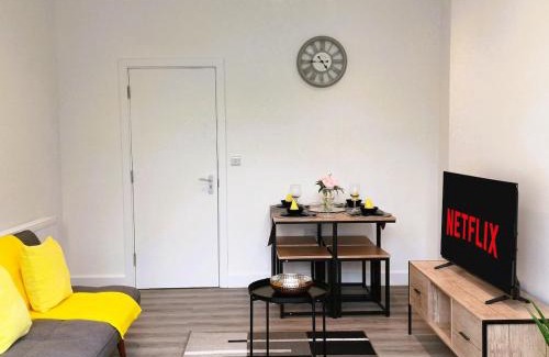 Luton Apartamento | Spacious 4 Bedroom House-2 bathrooms-Contractor-Family-Relocation-Professionals-Parking-Close-to-All-Amenities
