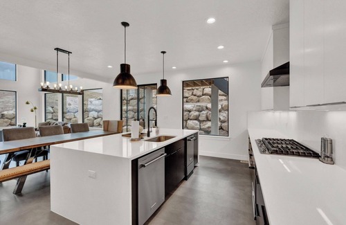 Lehi Casa | Spacious 4-bedroom house in delightful Lehi with WiFi, fitness room