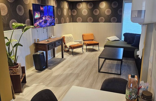 Alnabru Casa | Spacious 4-bedroom house in awesome Oslo. 10-15 min. to Oslo City Center.