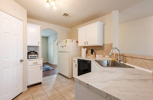 Buda Casa | Spacious 4-bedroom house in fantastic Buda with WiFi, game/fitness room& more!