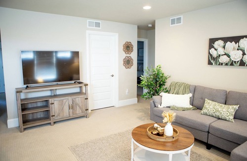 Aurora Casa | Spacious 4-bedroom house with Home Office and Wifi near Southlands Mall
