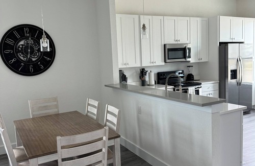 Oak Cliff Casa | Spacious 4-bedroom house, Sleeps 8 with WiFi, AC in Dallas