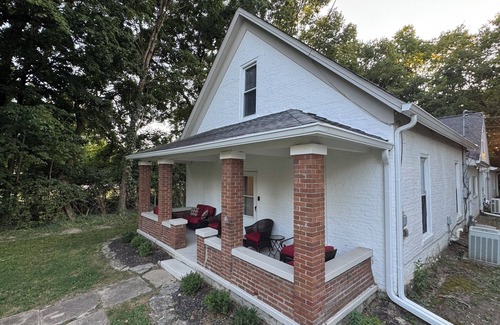 Oxford Casa | Spacious 4-bedroom house right at the Miami University Campus!