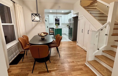 Utica Casa | Spacious 4-bedroom house in charming Utica with WiFi, AC