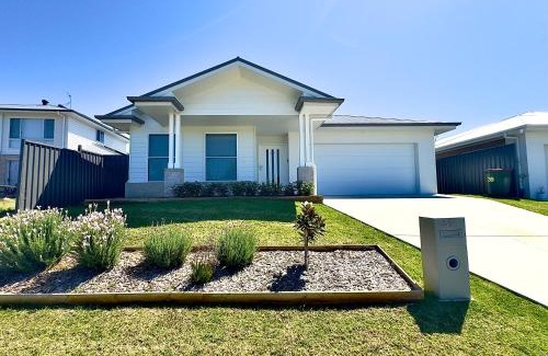 Bellbird Casa | Spacious 4 Bedroom Hunter Home