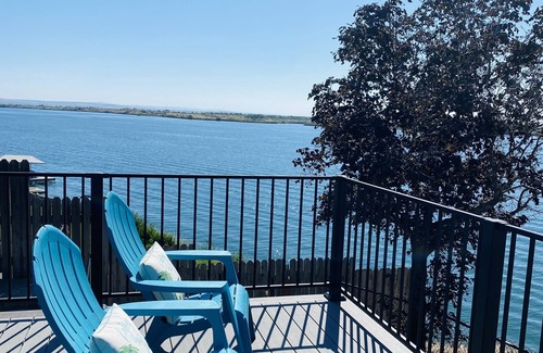 Moses Lake Casa | Spacious 4 bedroom lakefront house: with private dock and pool.