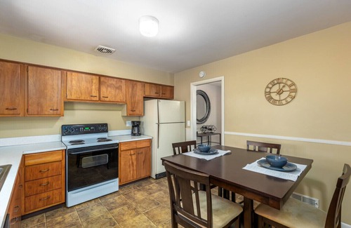 Billings Casa | Spacious 4 bedroom residential at Burlington Park