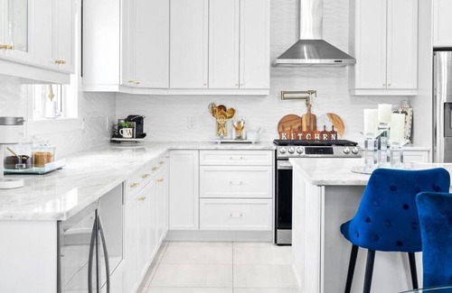 Welland Casa | Spacious 4-Bedroom Retreat next to Welland Waterpark – Perfect for Families!"