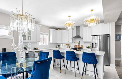 Welland Casa | Spacious 4-Bedroom Retreat next to Welland Waterpark – Perfect for Families!"