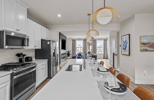 Upper Marlboro Casa | Spacious 4-bedroom townhome in Upper Marlboro 20 mins from DC with WiFi and AC