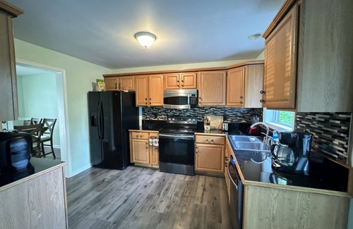 Bushkill Casa | Spacious 4-bedroom townhome with WiFi, AC in wonderful Saw Creek