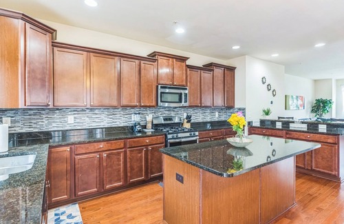 Elkridge Casa | Spacious 4-bedroom townhome in charming Elkridge with WiFi, AC/ Outdoor Playarea