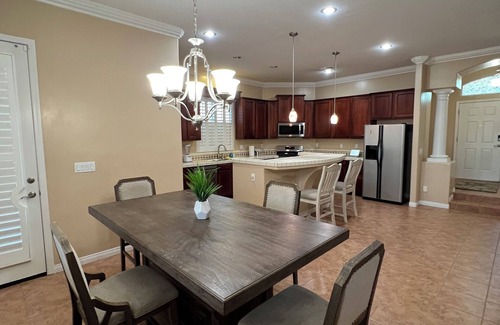 Pumpkin Center Casa | Spacious 4-bedroom house with pool, fwy access in charming Bakersfield