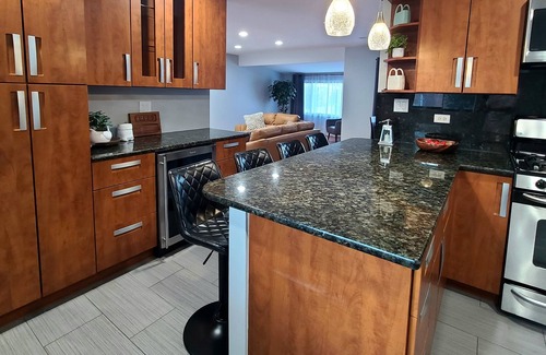 Des Plaines Casa | Spacious 4-bedroom house in charming Des Plaines with AC, WiFi
