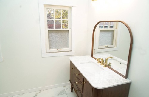 Near Northside Casa | Spacious 4-Bedroom + Loft Retreat in Fall Creek – Steps from Downtown!