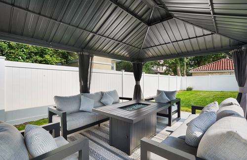 North Side Casa | Spacious 4-bedroom house 3-bathroom with AC and WiFi in charming Mount Vernon
