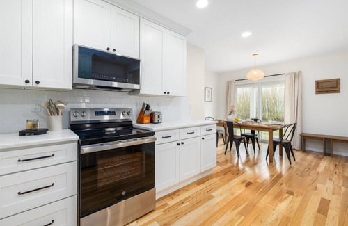 Point Judith Casa | Spacious 4-bedroom in wonderful Narragansett.Short walk to family friendly beach