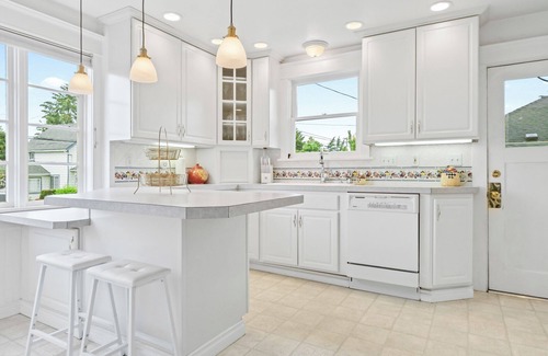 McLoughlin Casa | Spacious 4-bedroom 2-bath Home In Beautiful Oregon City, Pet Friendly!