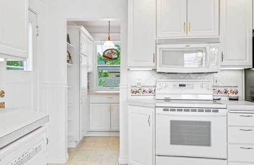 McLoughlin Casa | Spacious 4-bedroom 2-bath Home In Beautiful Oregon City, Pet Friendly!