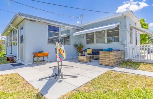 Pompano Beach Casa | Spacious 4-bedroom house with WiFi, AC in charming Pompano Beach